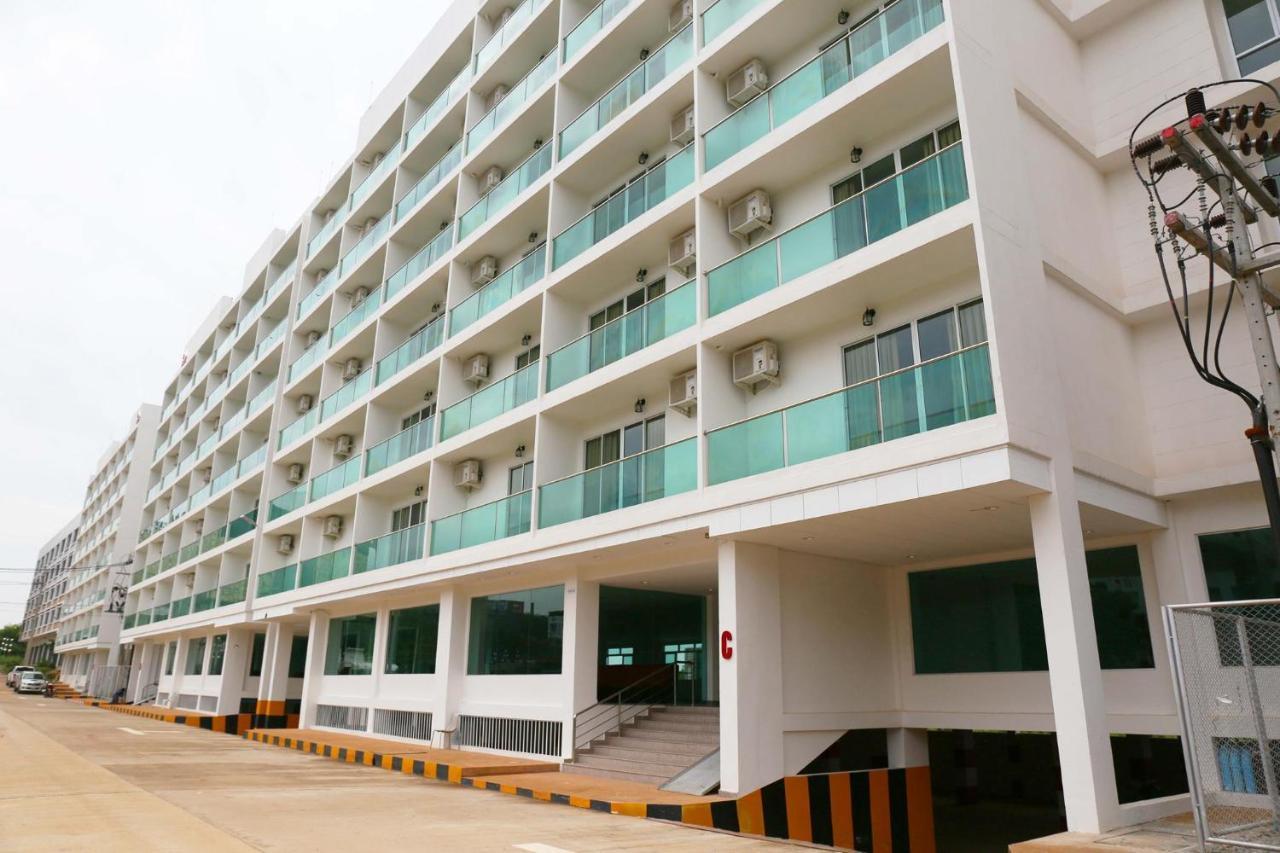 M Village Hostel Sadao Exterior photo